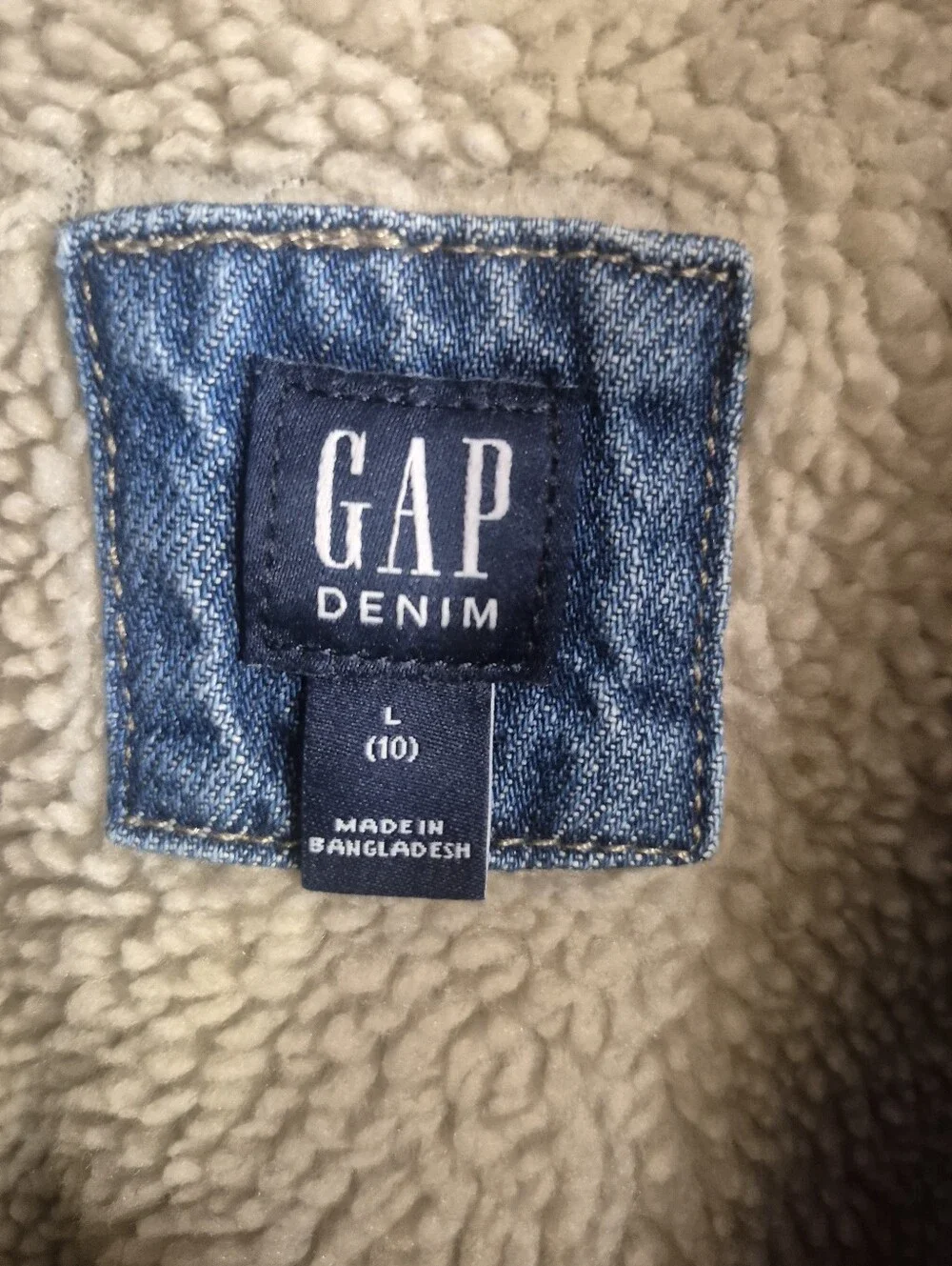 Gap denim jacket featuring a cozy tan sherpa lining and dual front patch pockets